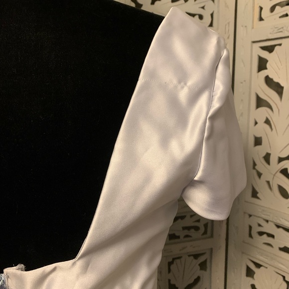 ALFRED ANGELO SATINY SMOOTH LIGHT SILVER SHORT SLEEVE LONG FORMAL DRESS - Picture 9 of 10